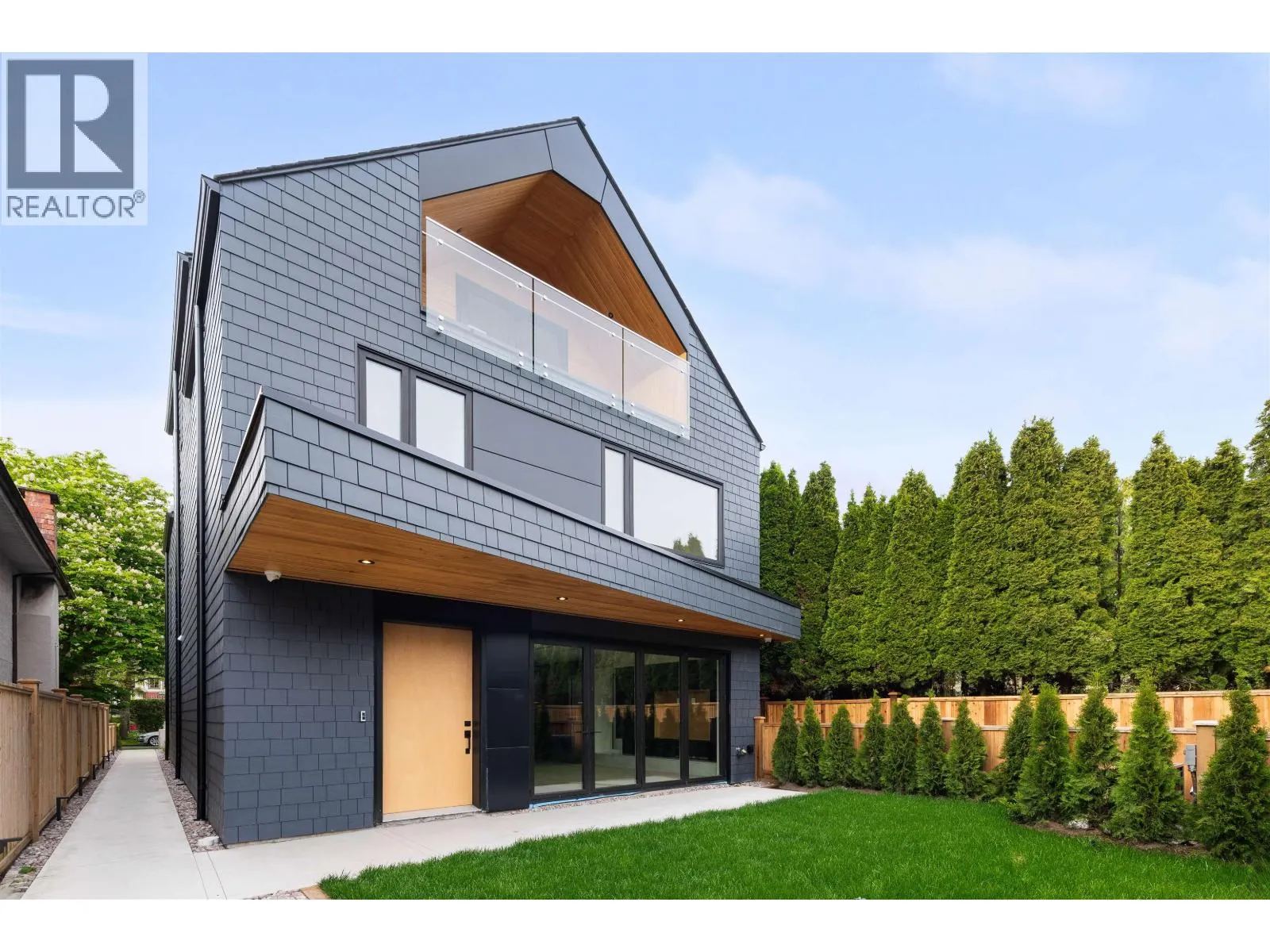 2 2764 W 14TH AVENUE