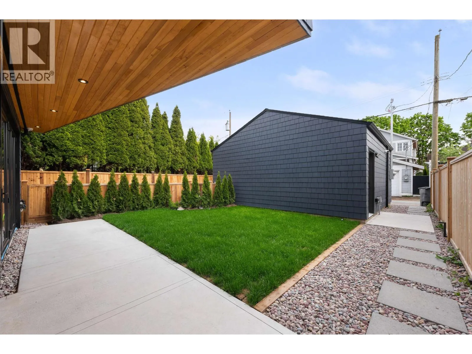 2 2764 W 14TH AVENUE