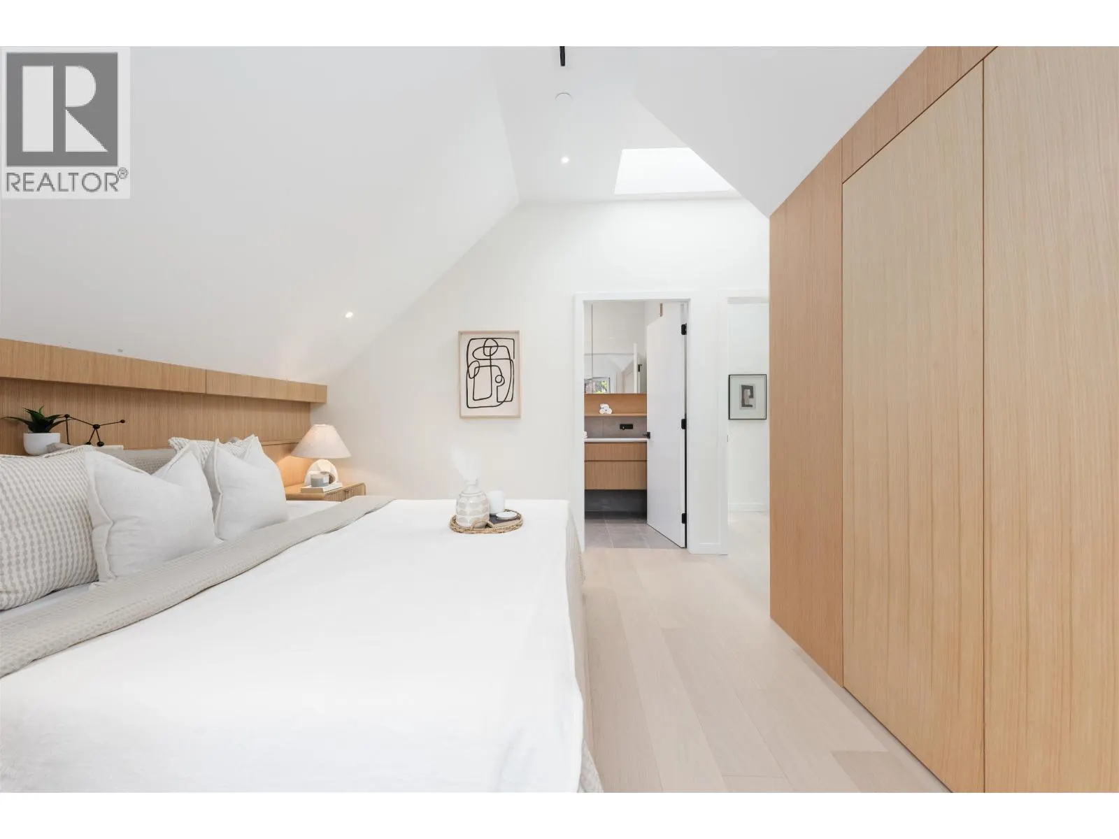 2 2764 W 14TH AVENUE