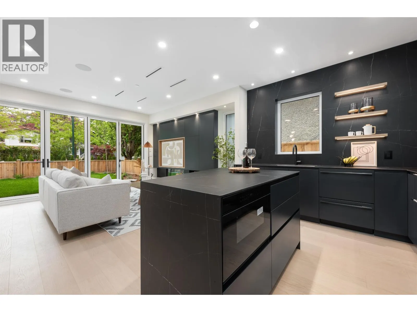 2 2764 W 14TH AVENUE