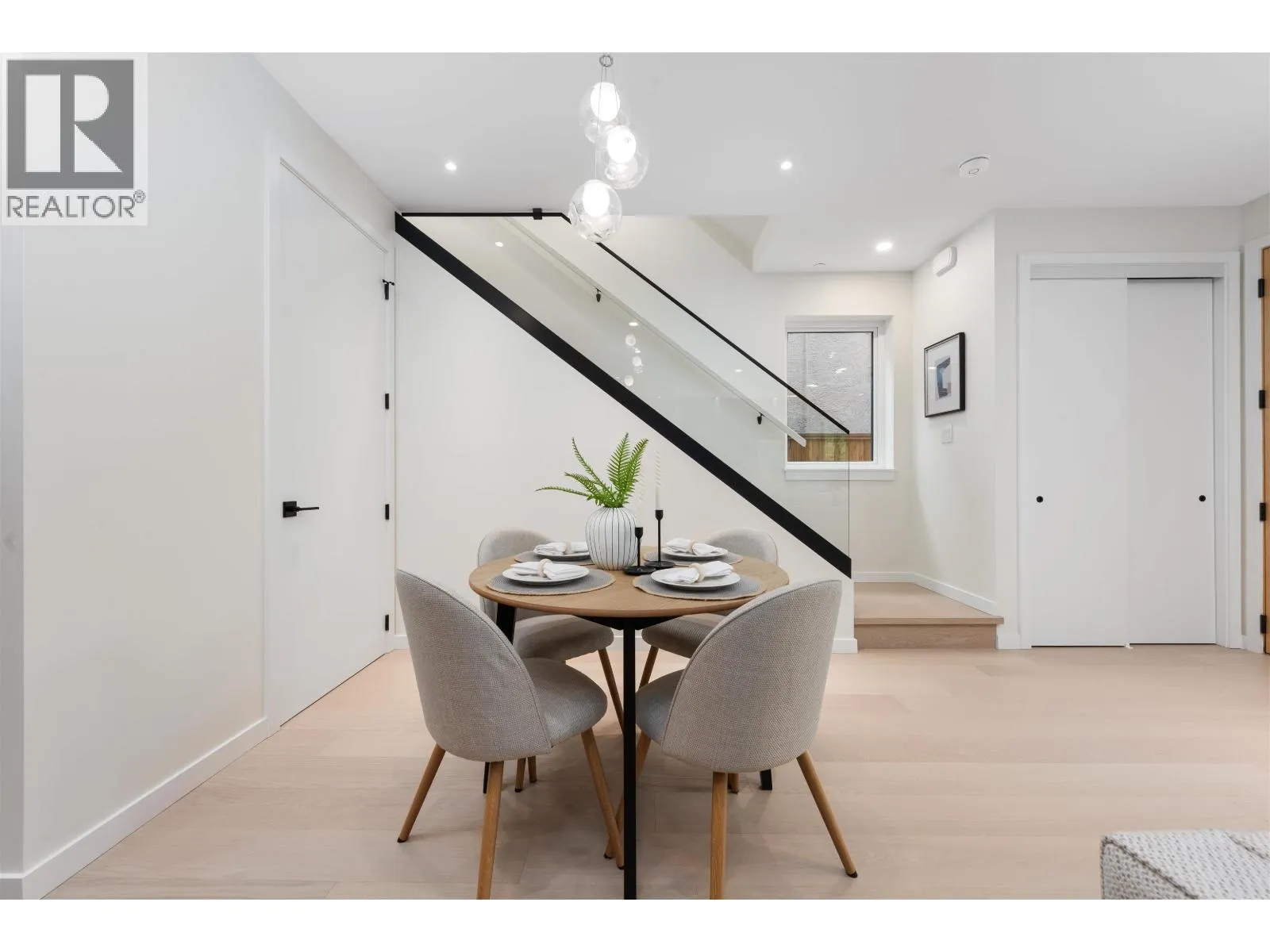 2 2764 W 14TH AVENUE