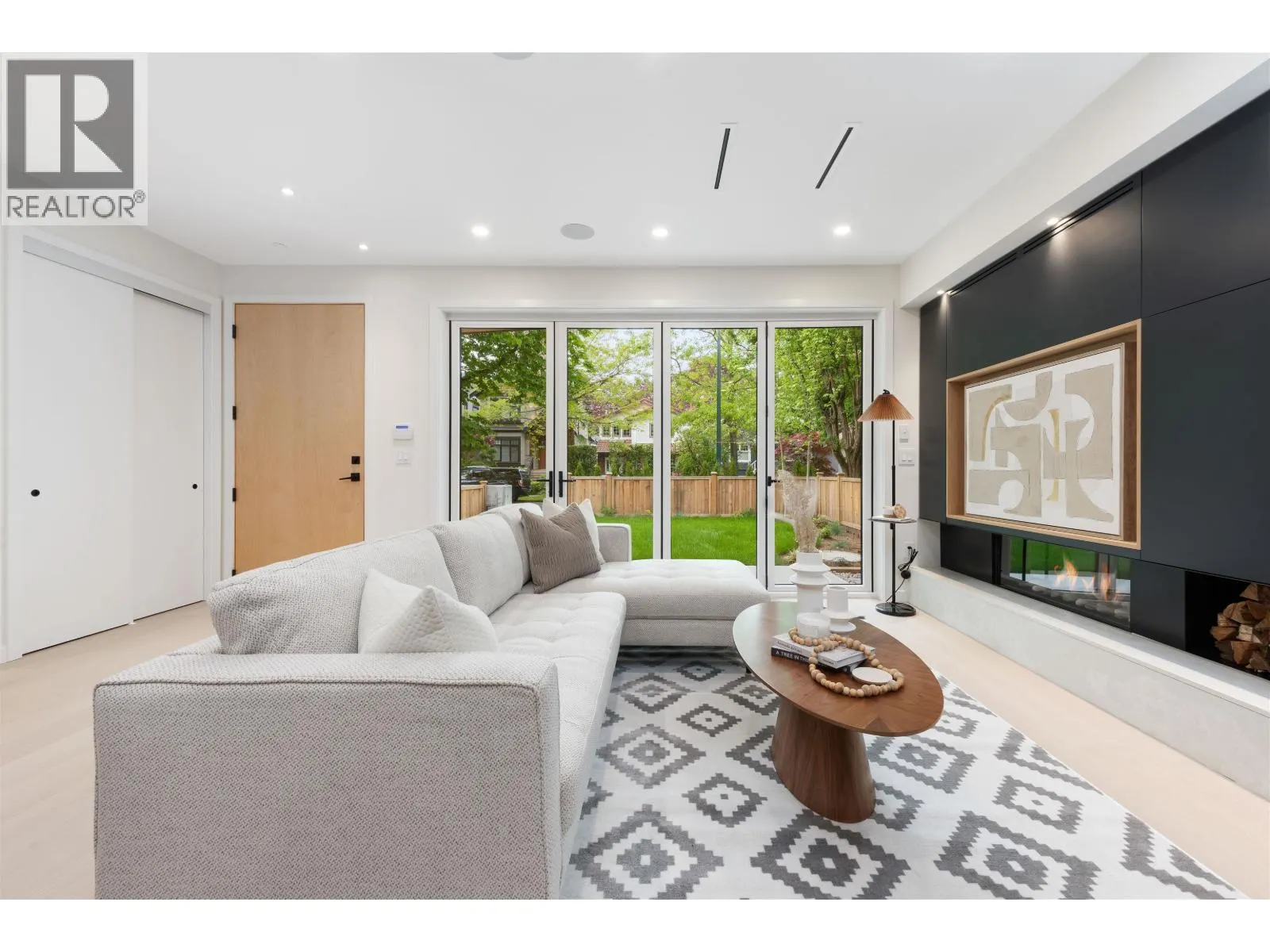 2 2764 W 14TH AVENUE