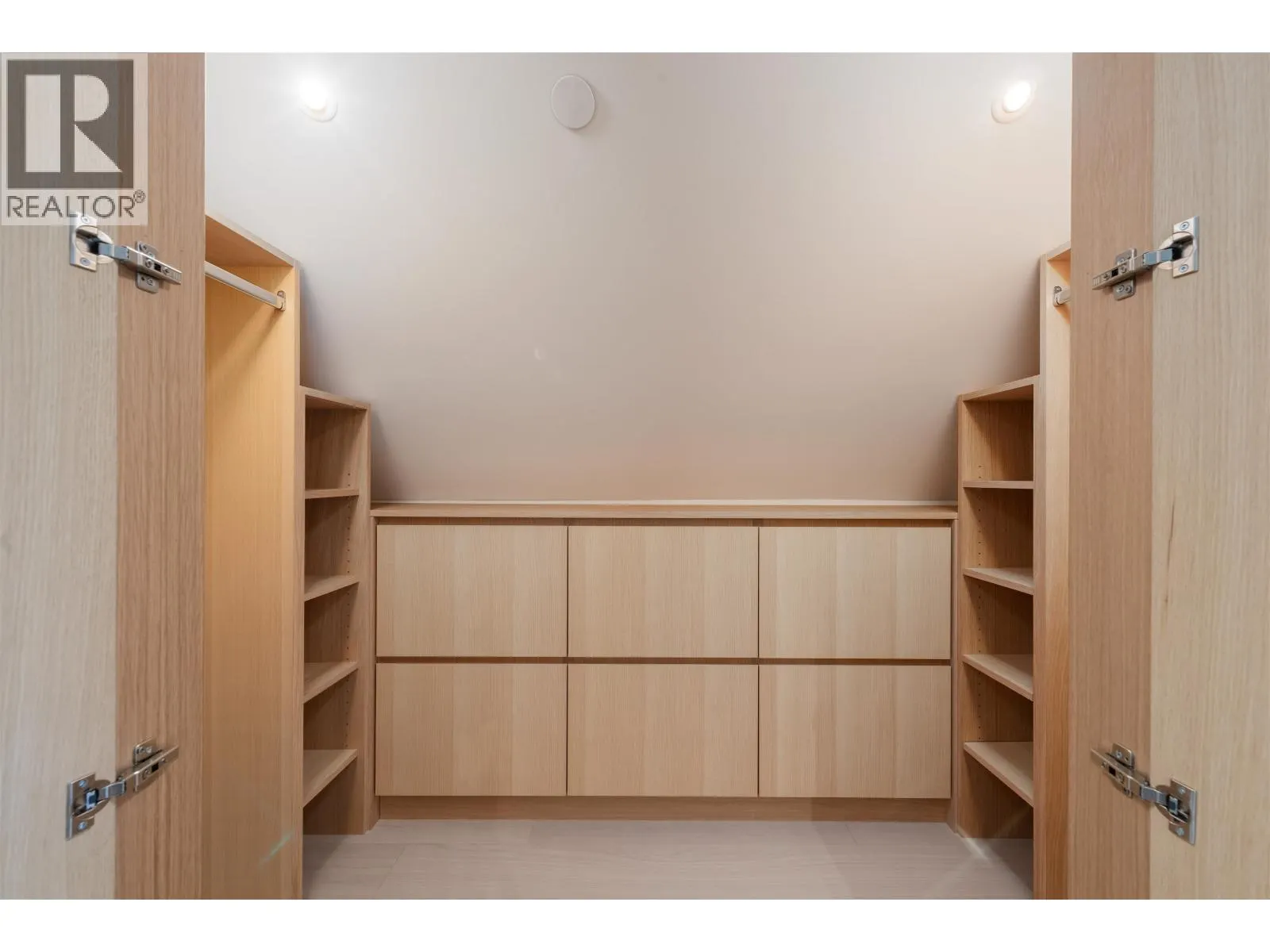 2 2764 W 14TH AVENUE