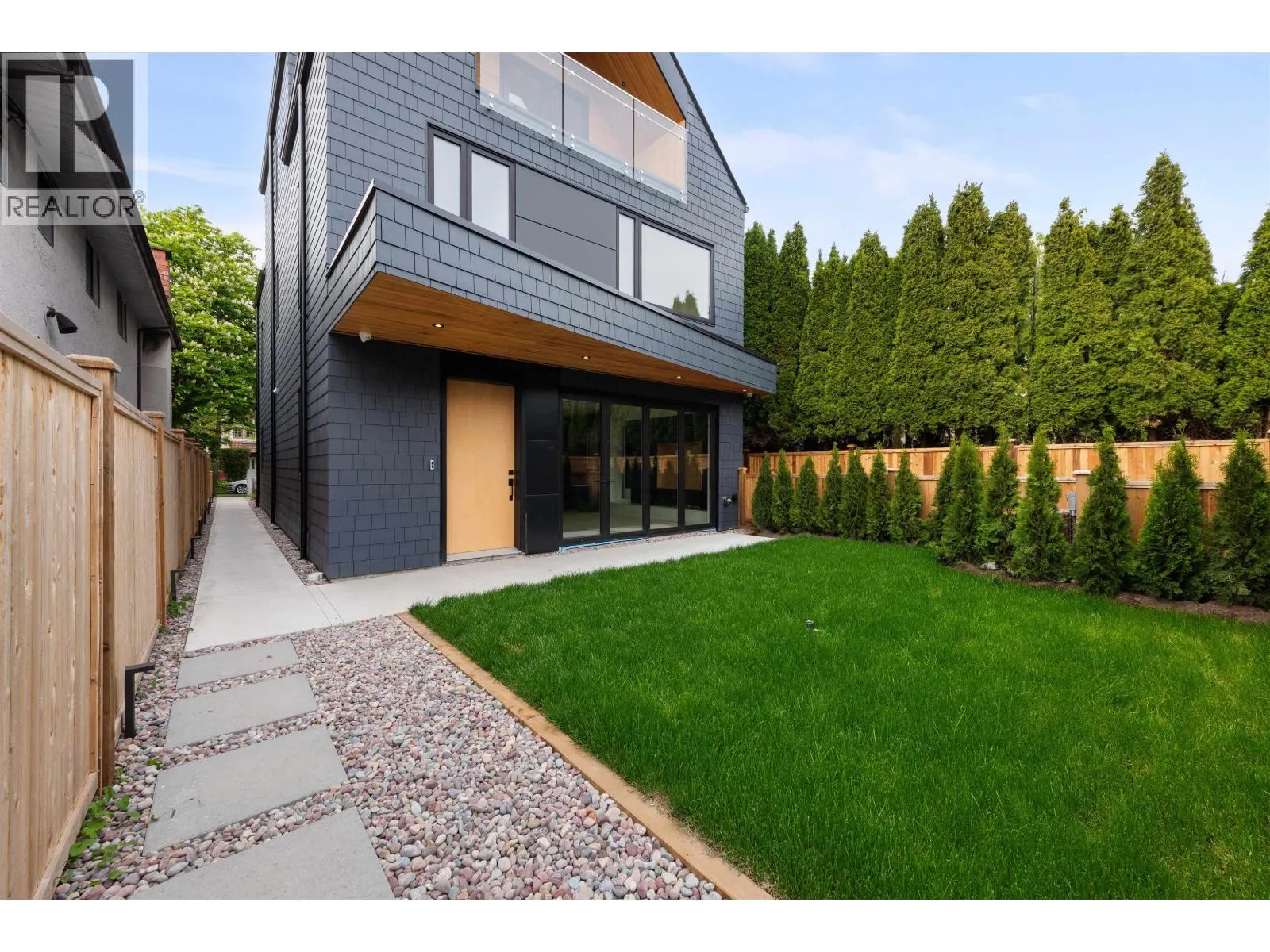 2 2764 W 14TH AVENUE