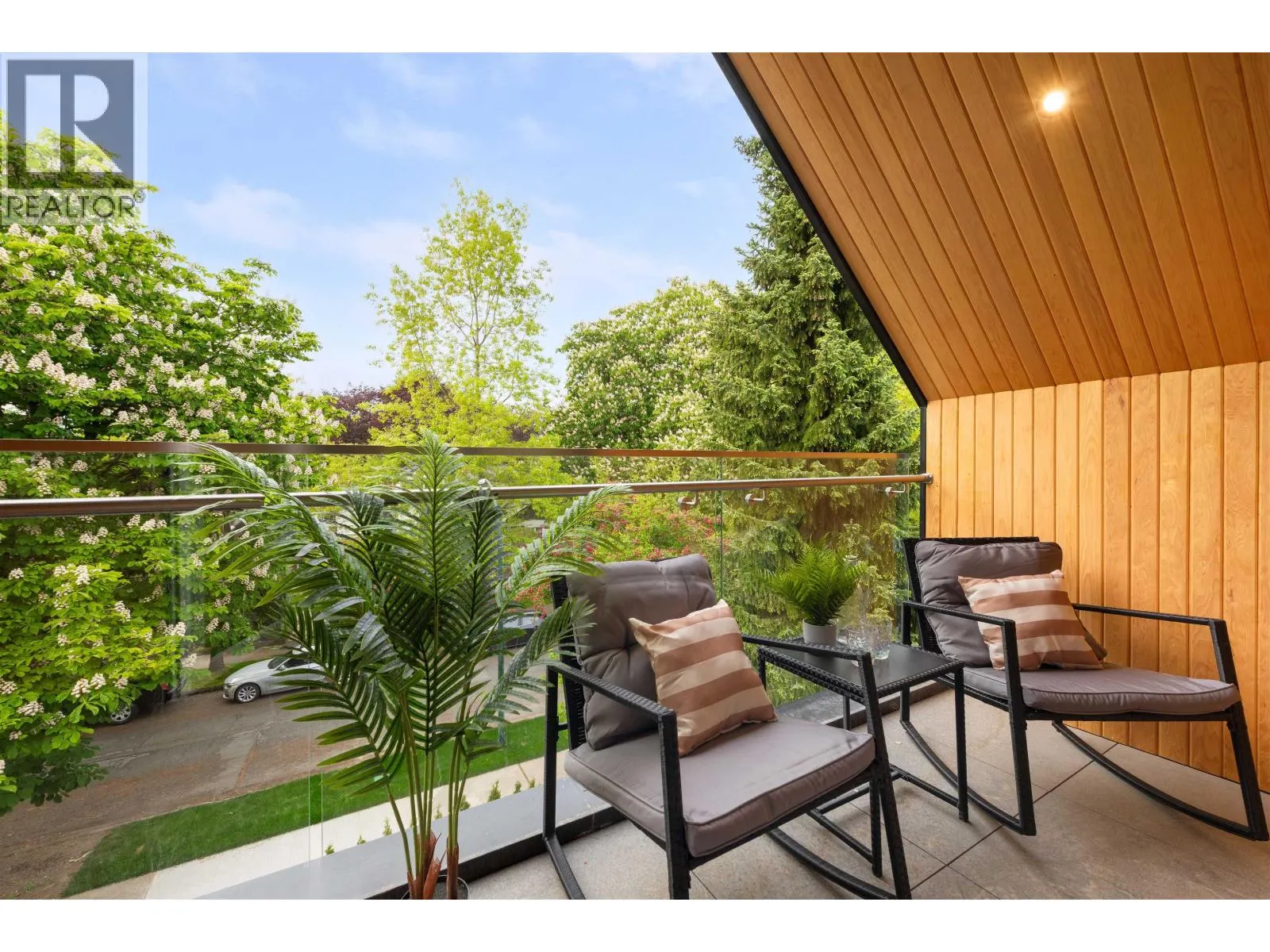 2 2764 W 14TH AVENUE