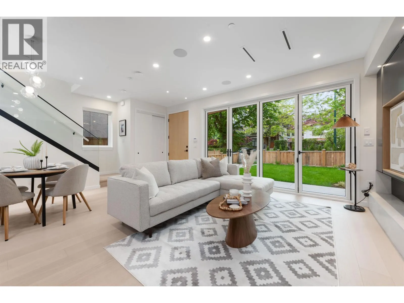 2 2764 W 14TH AVENUE