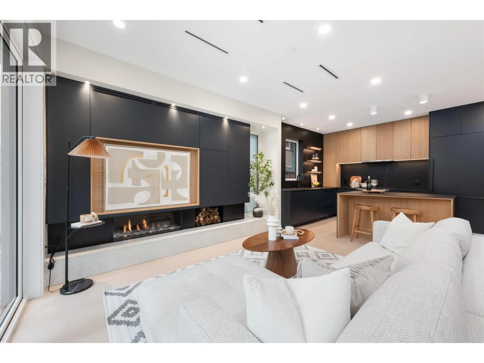 2 2764 W 14TH AVENUE