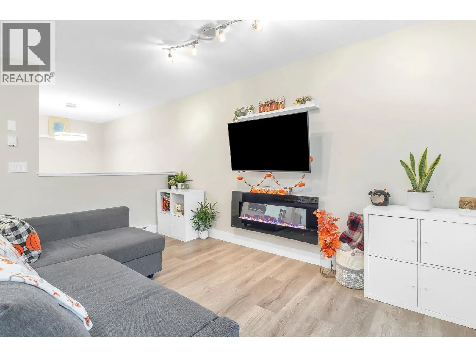 201 12248 224 STREET