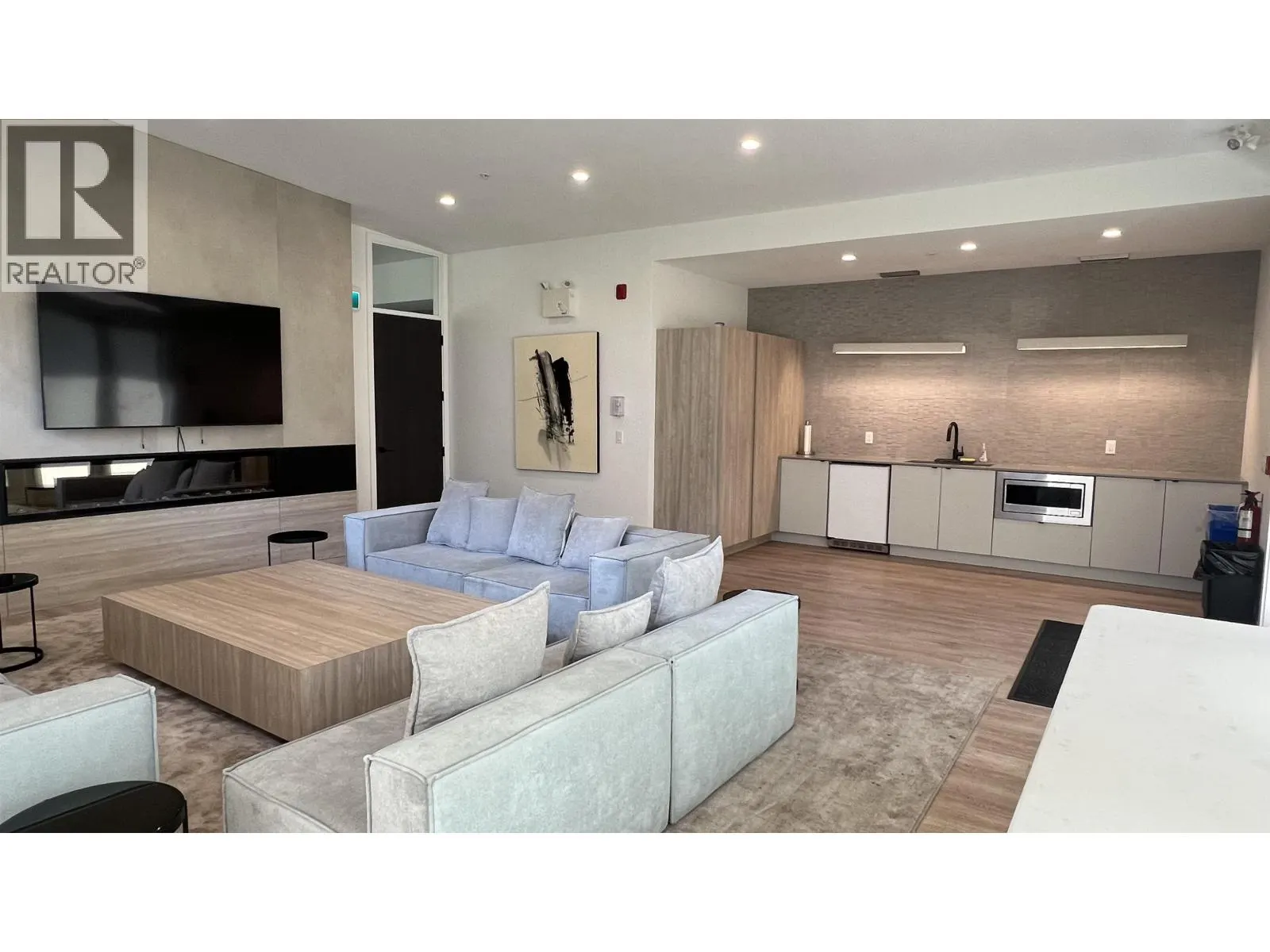 401 300 SALTER STREET