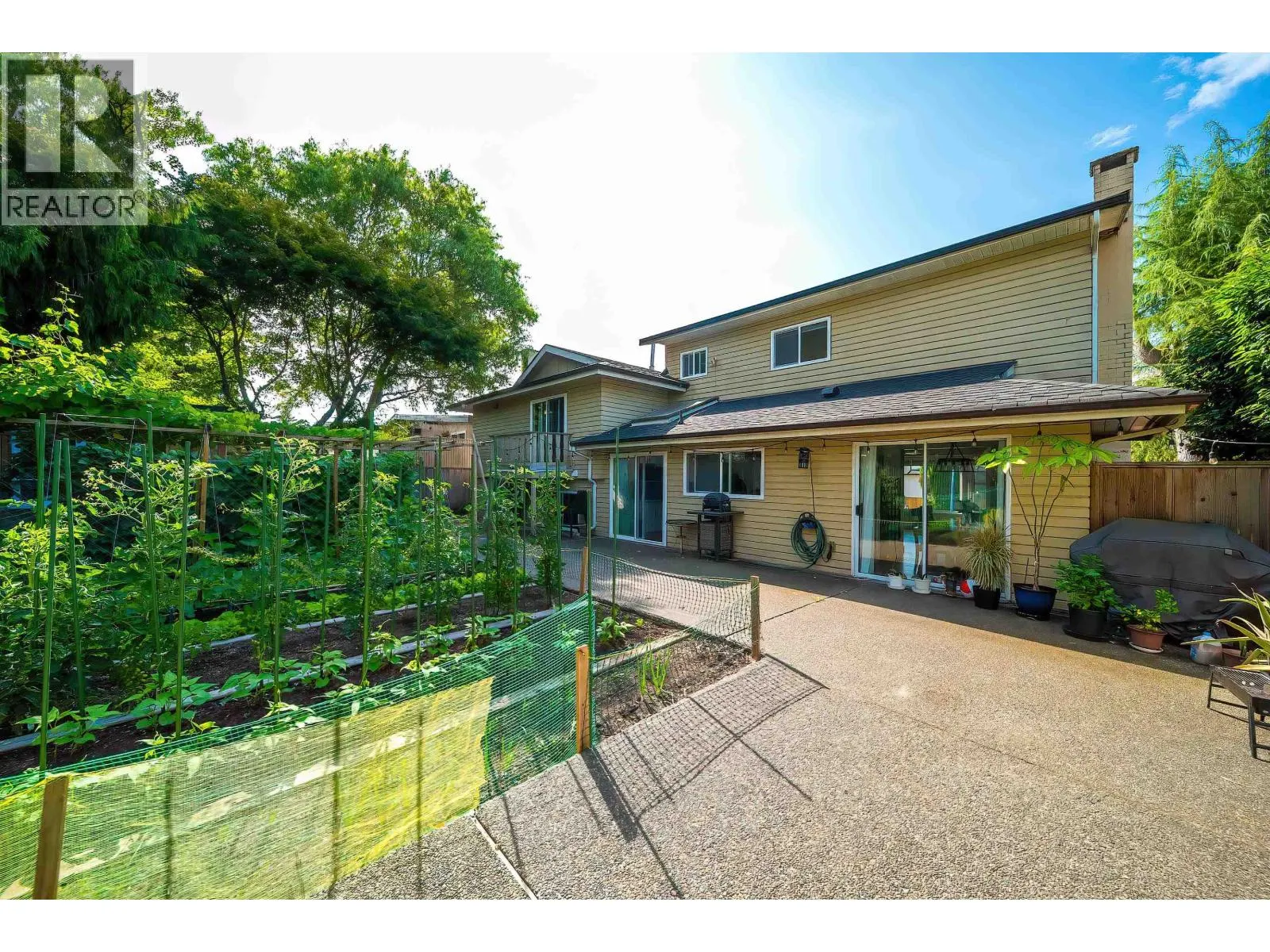 2011 PAULUS CRESCENT