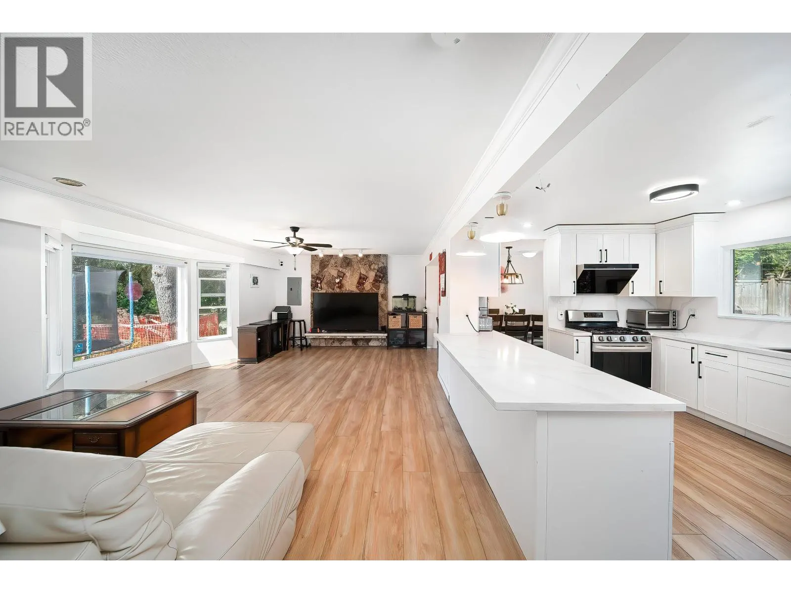 2011 PAULUS CRESCENT