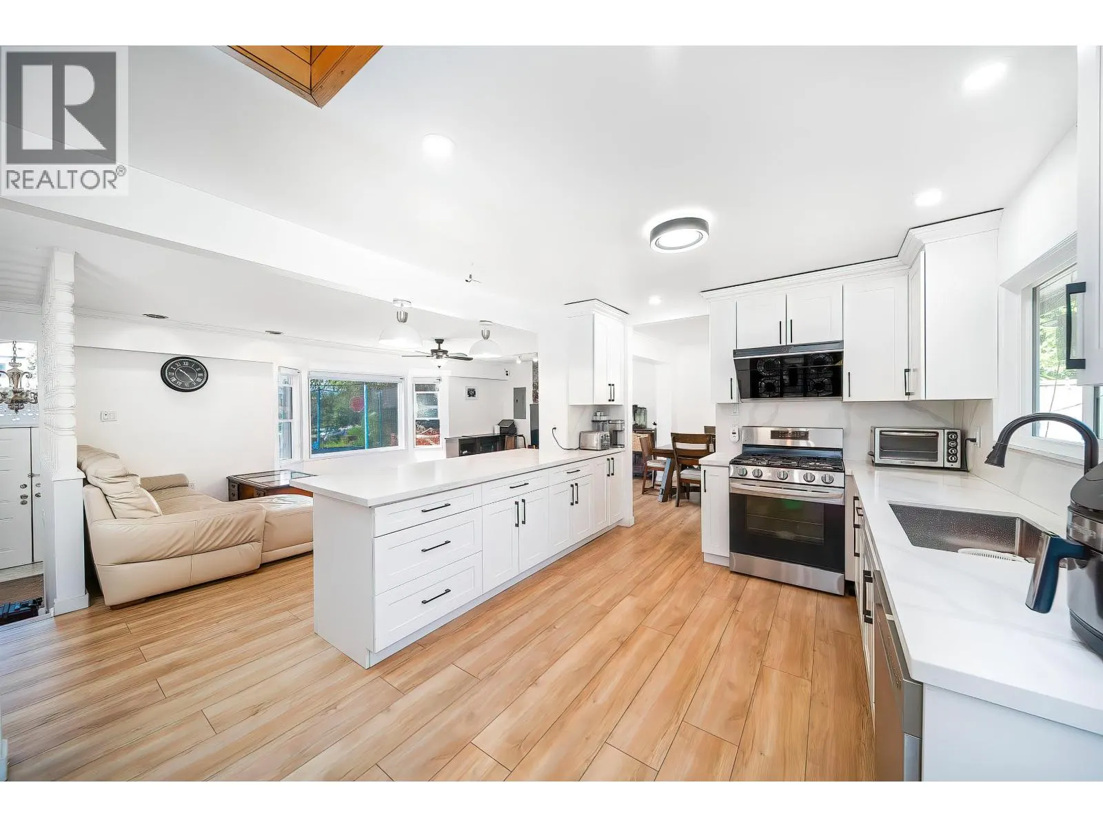 2011 PAULUS CRESCENT