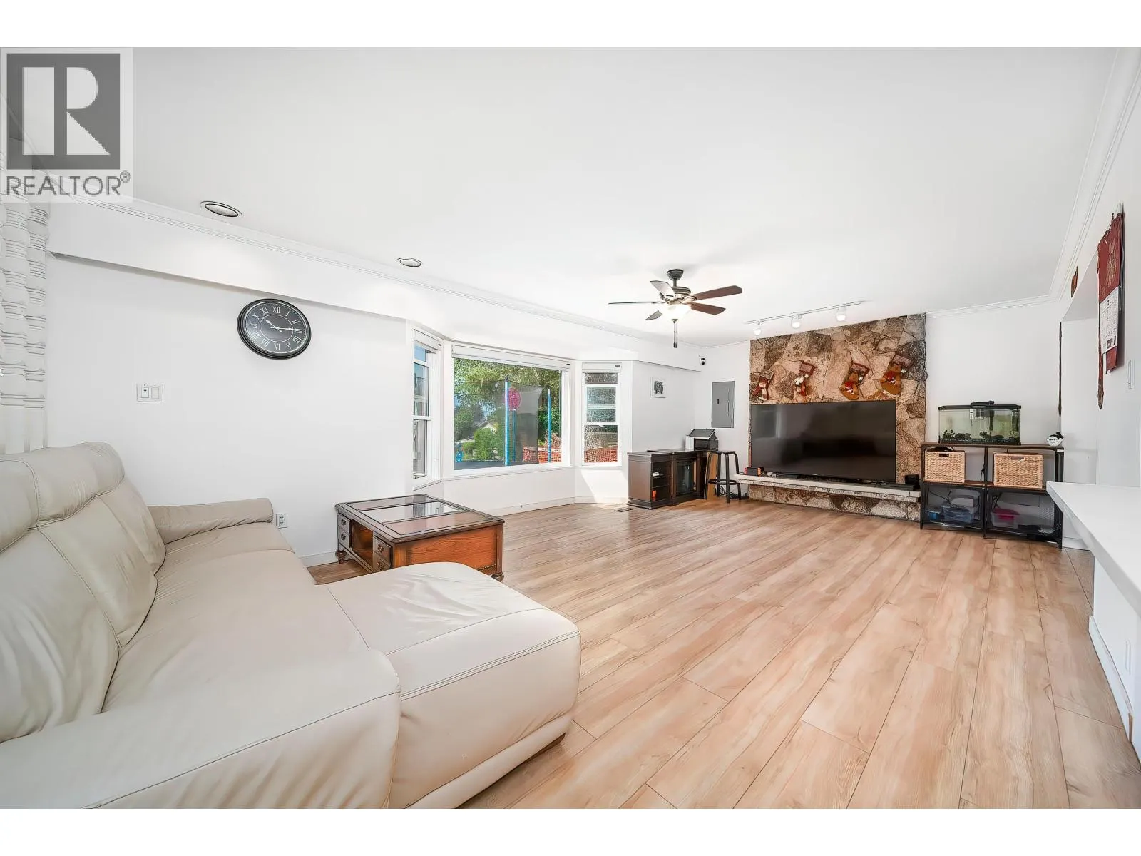 2011 PAULUS CRESCENT