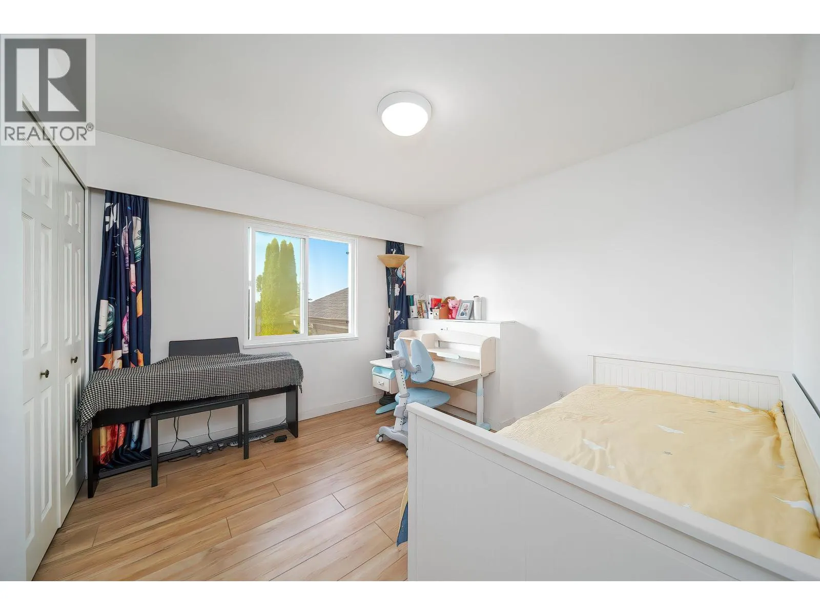 2011 PAULUS CRESCENT