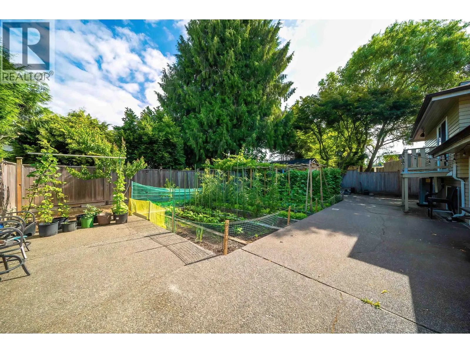 2011 PAULUS CRESCENT