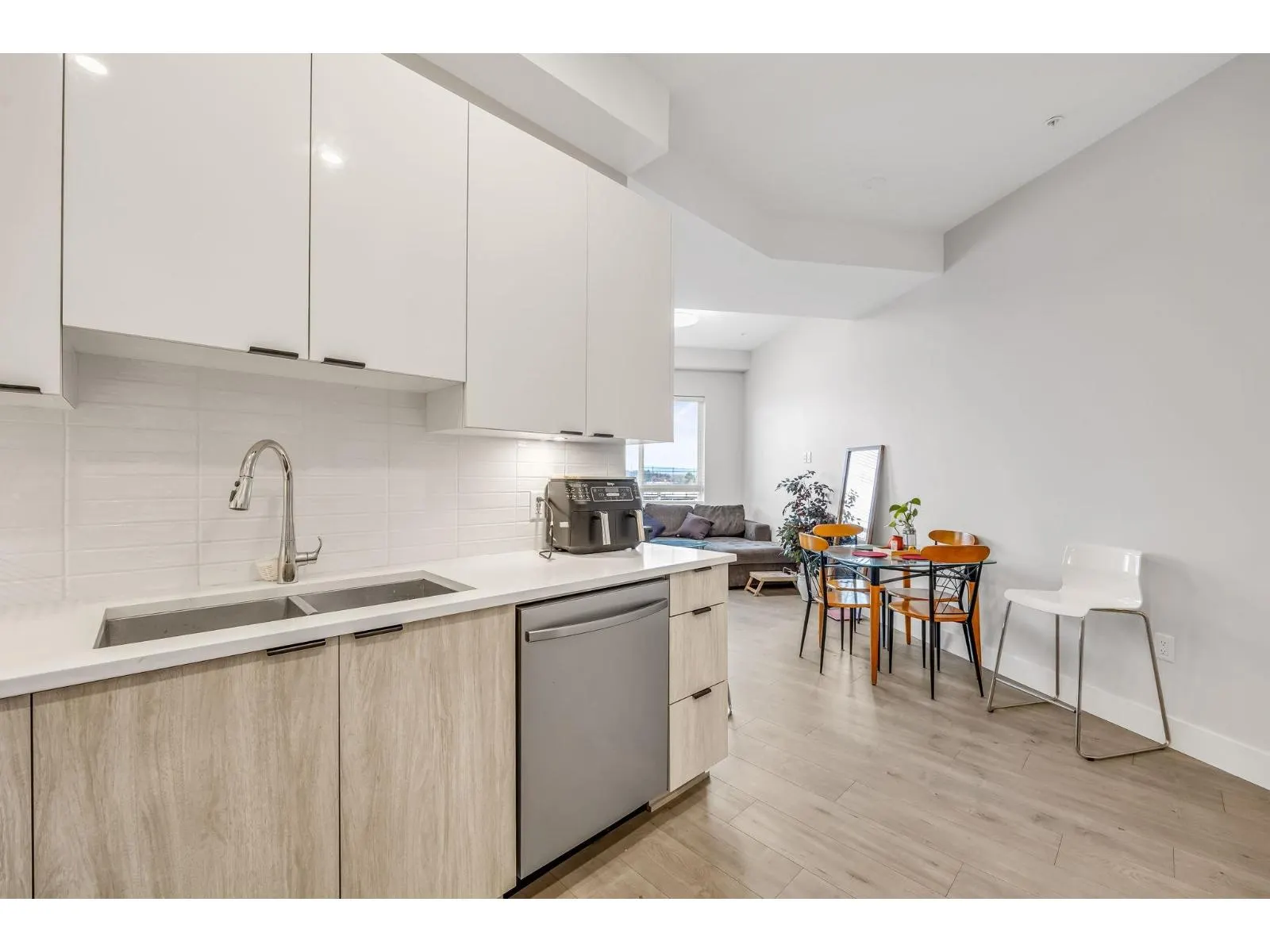 616 20061 FRASER HWY