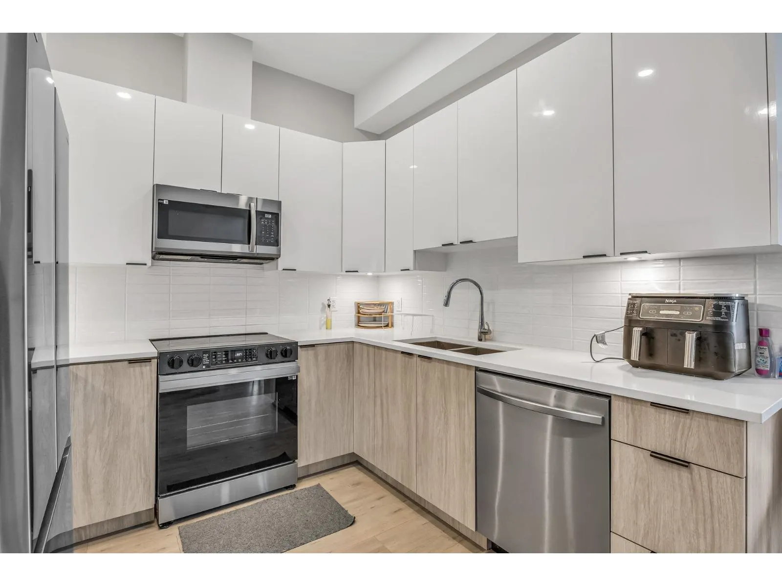 616 20061 FRASER HWY