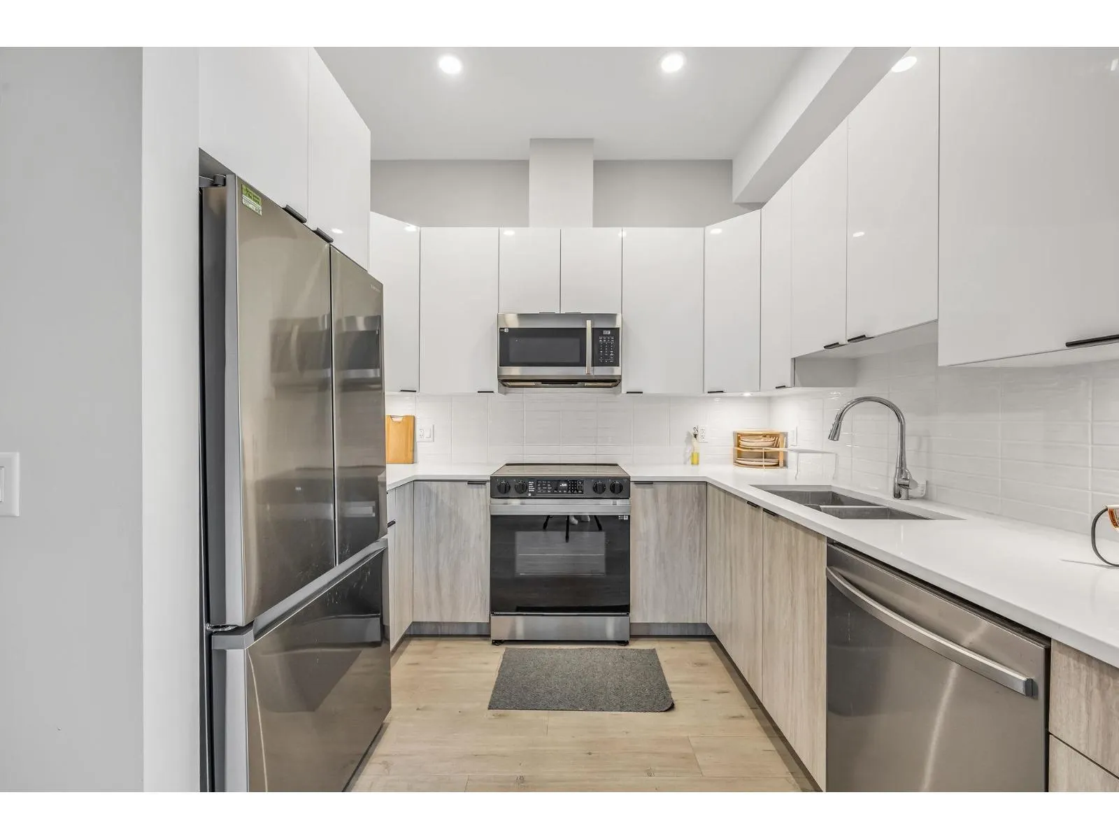 616 20061 FRASER HWY