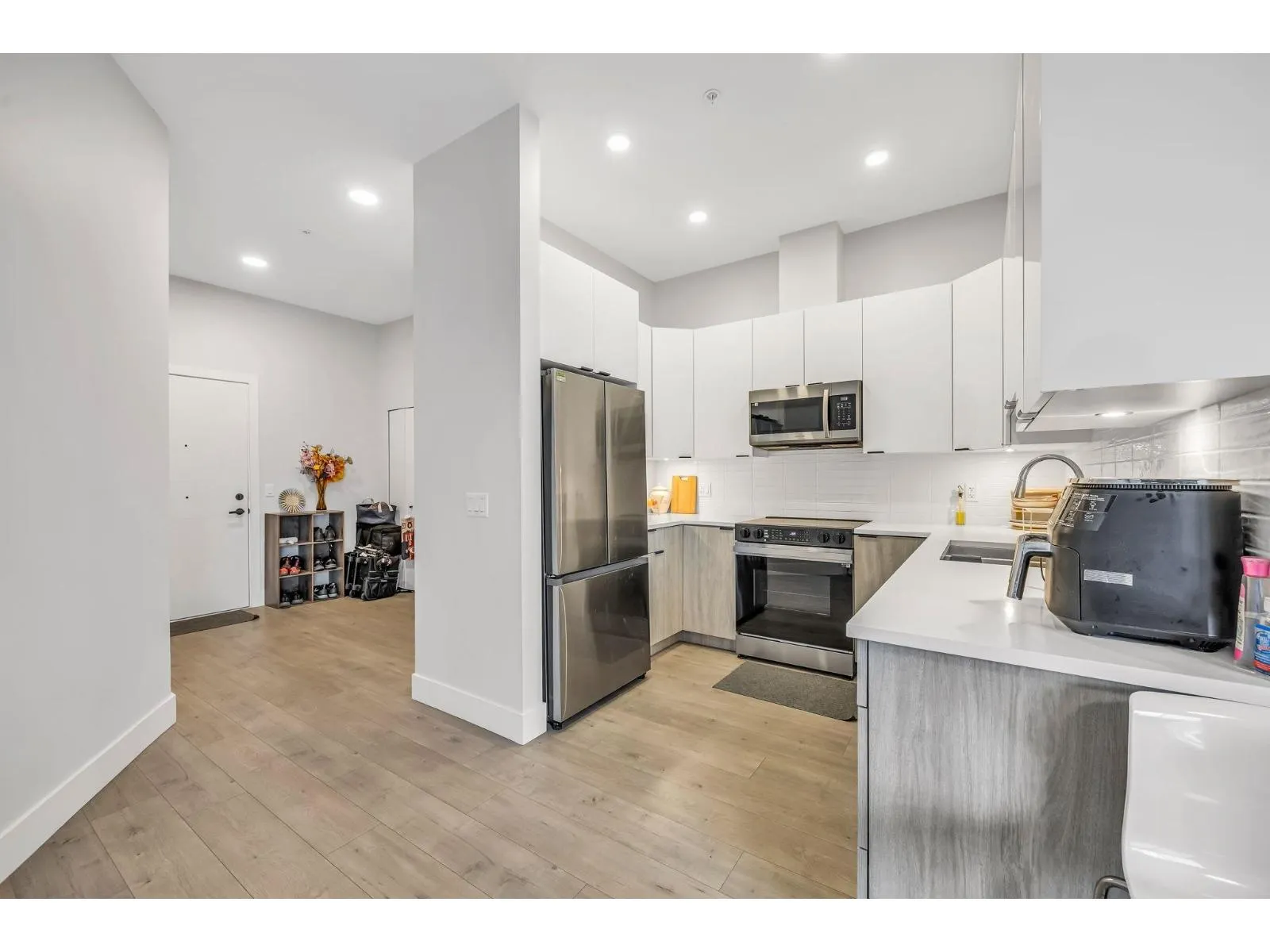 616 20061 FRASER HWY