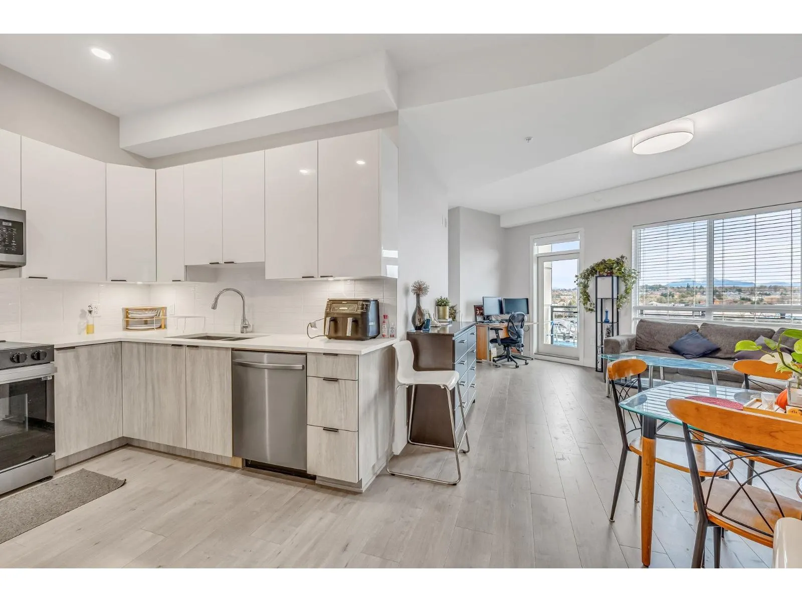 616 20061 FRASER HWY