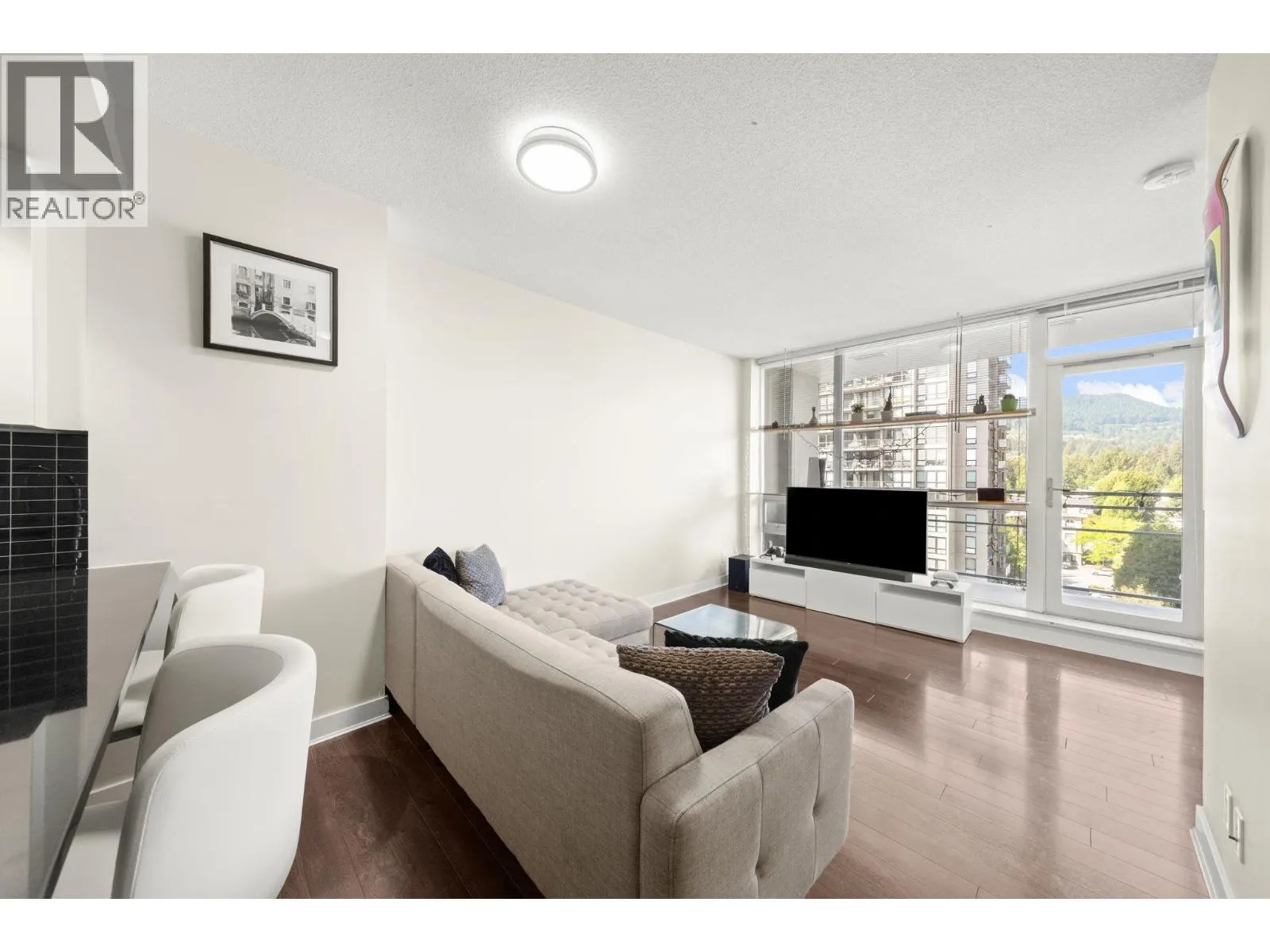 1004 2968 GLEN DRIVE