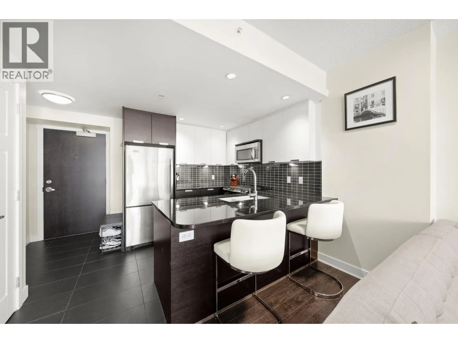 1004 2968 GLEN DRIVE