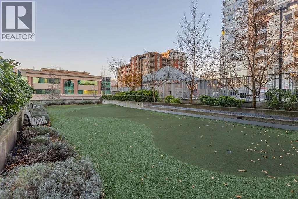 1004 2968 GLEN DRIVE