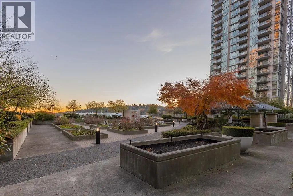 1004 2968 GLEN DRIVE