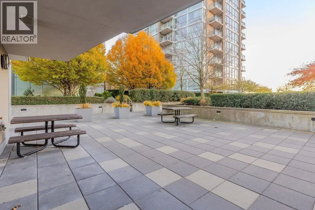 1004 2968 GLEN DRIVE