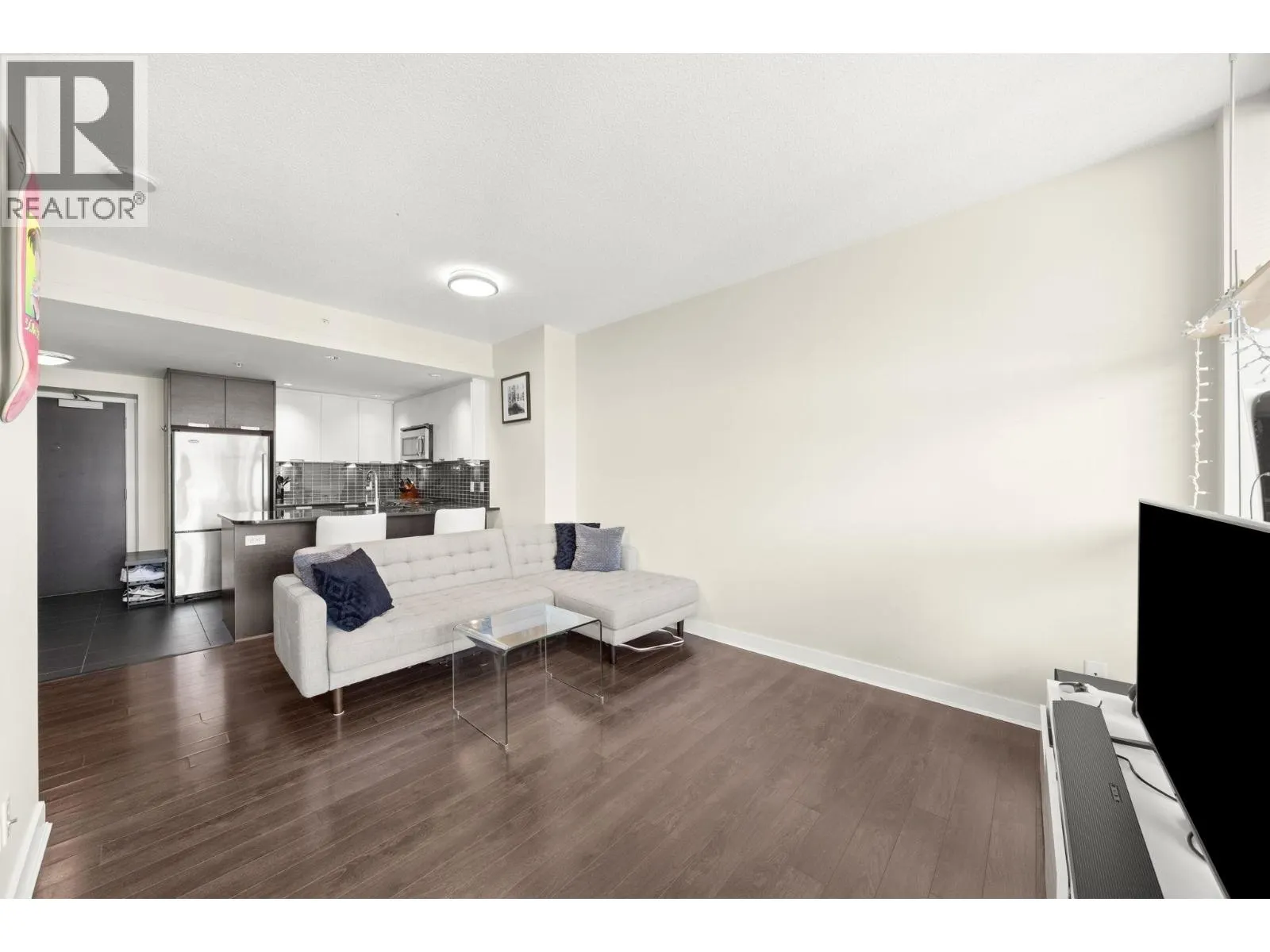 1004 2968 GLEN DRIVE