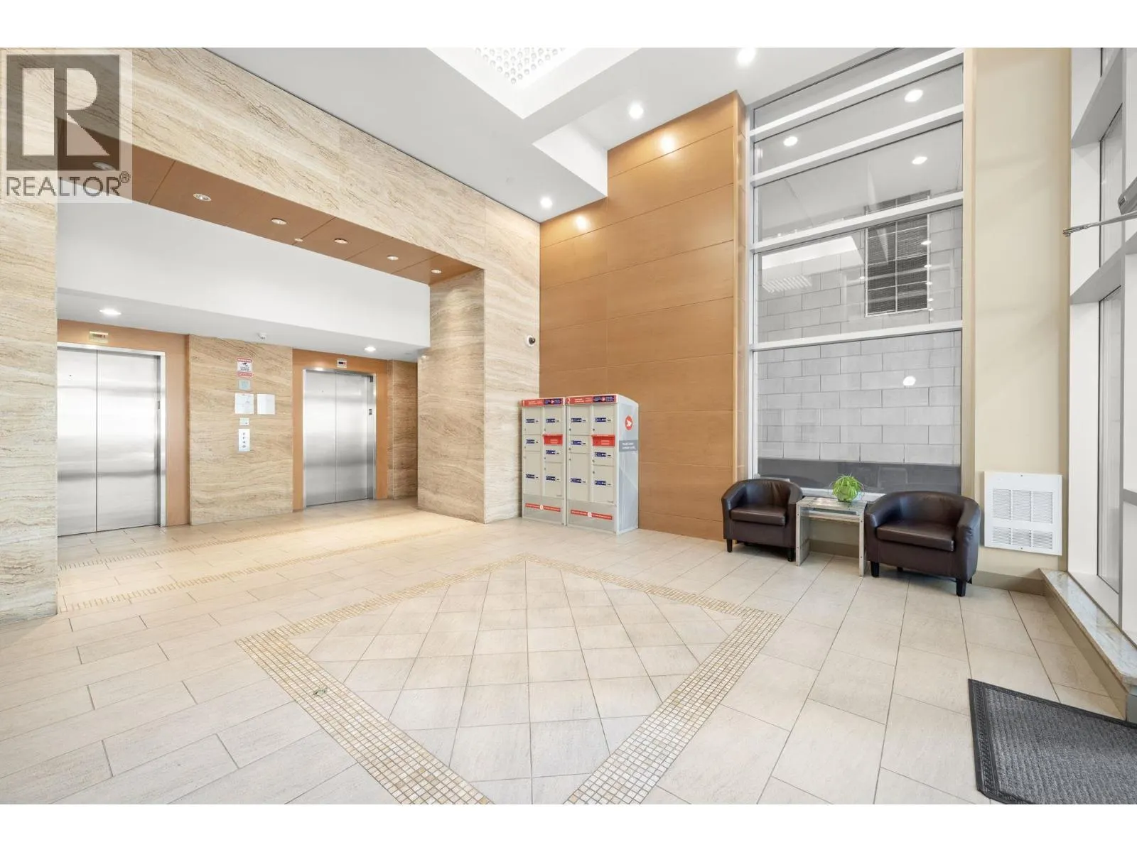 1004 2968 GLEN DRIVE