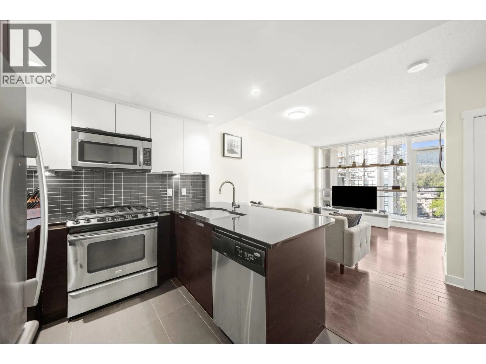 1004 2968 GLEN DRIVE