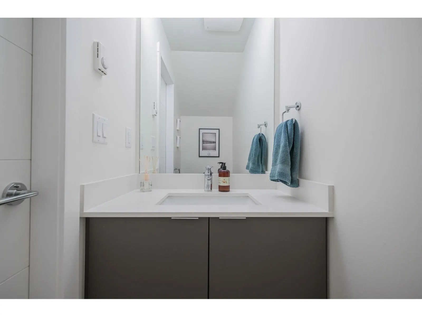 207 6950 NICHOLSON ROAD