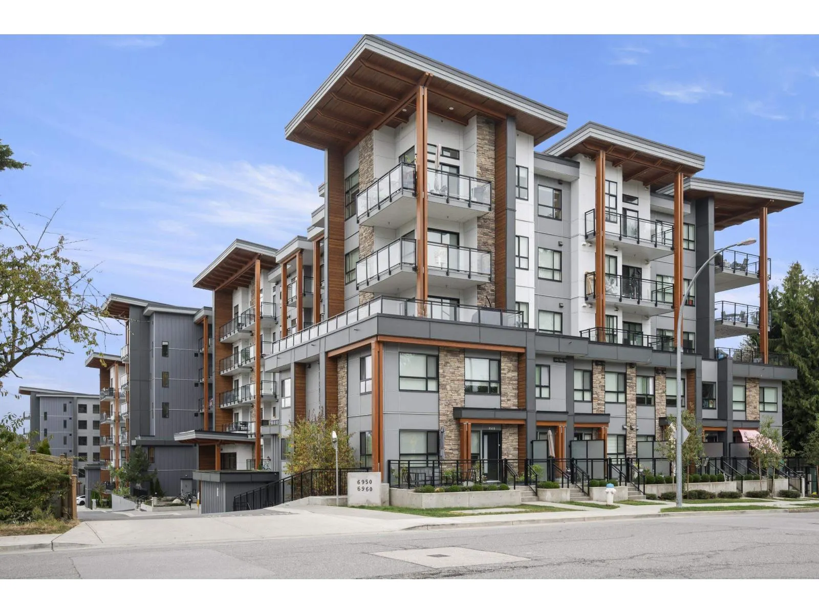 207 6950 NICHOLSON ROAD