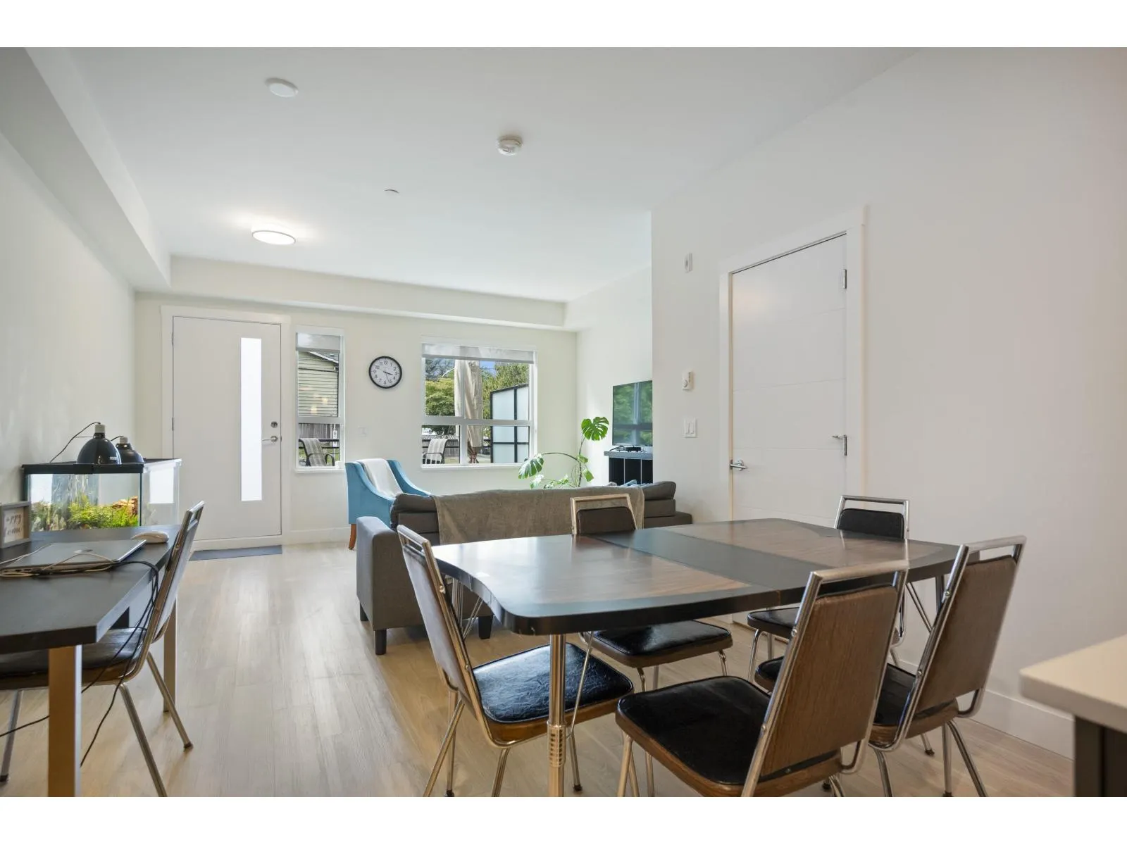 207 6950 NICHOLSON ROAD