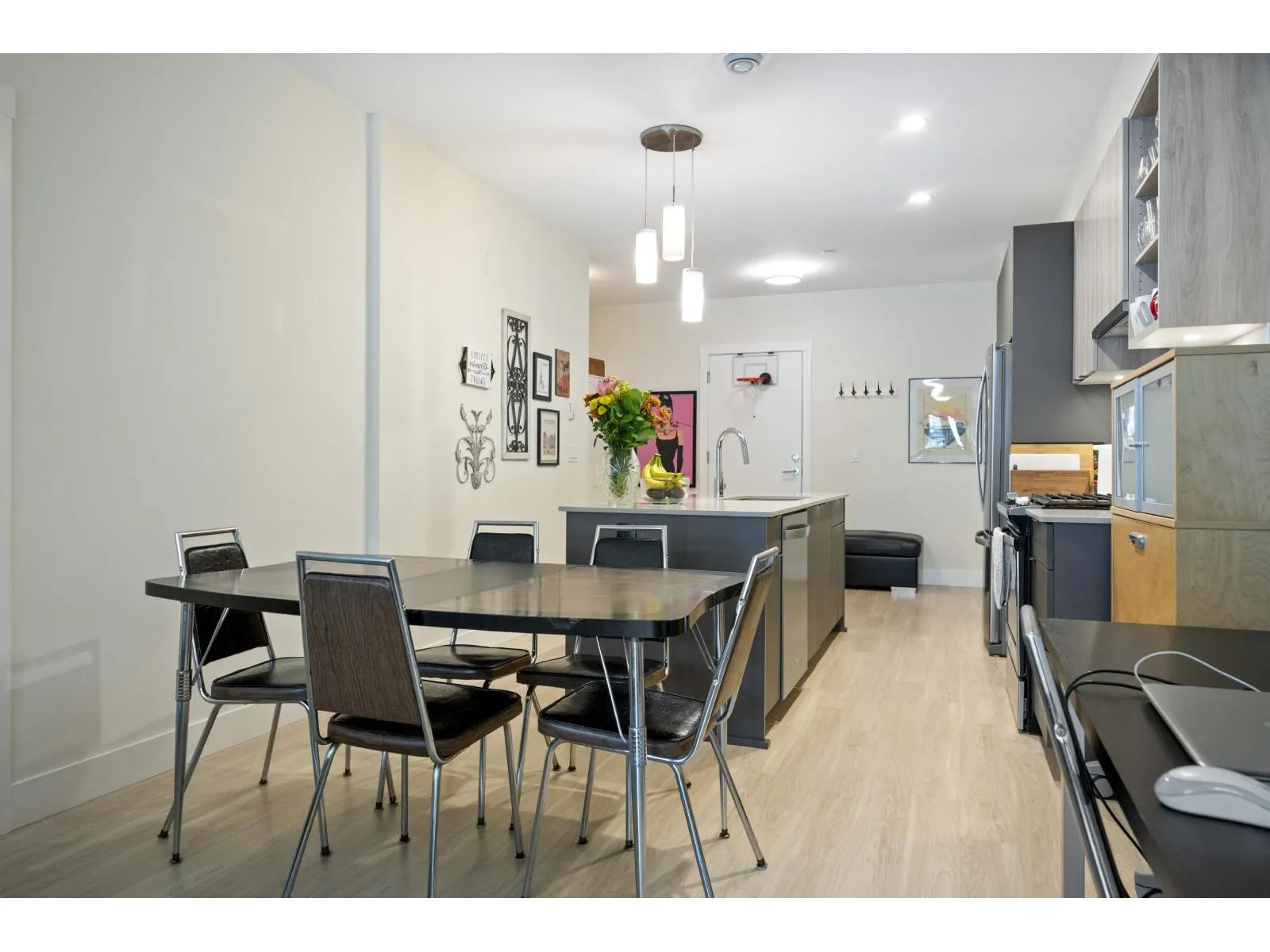 207 6950 NICHOLSON ROAD