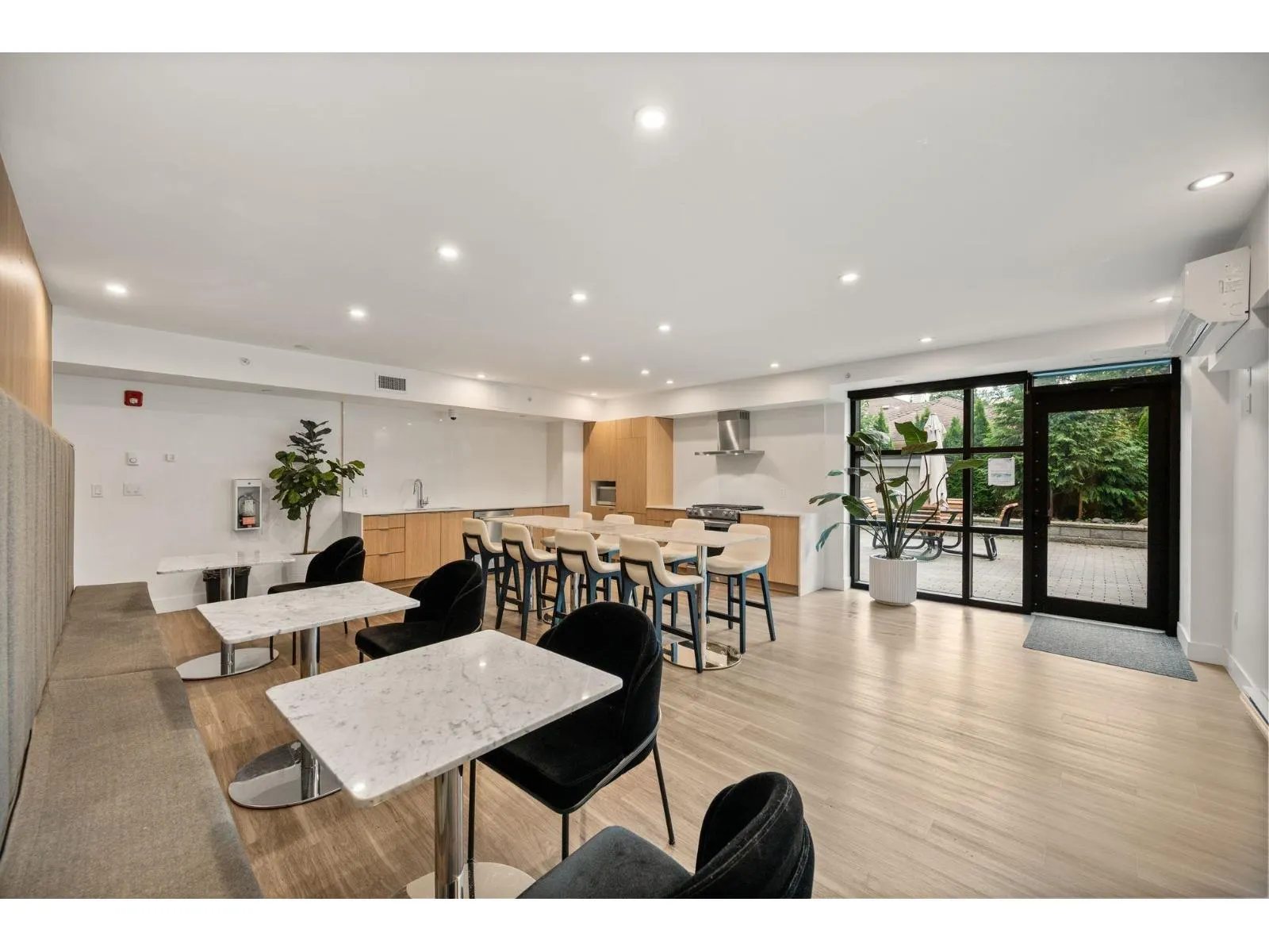 207 6950 NICHOLSON ROAD