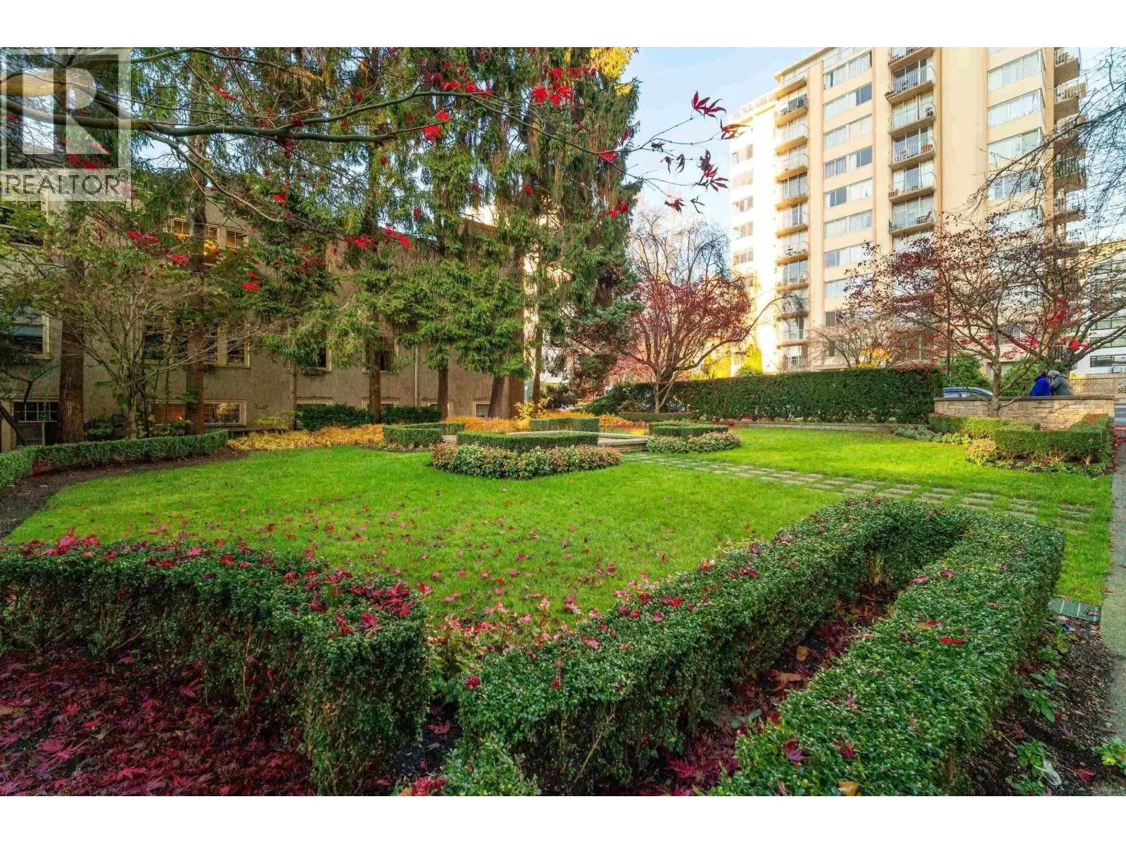 1908 1850 COMOX STREET