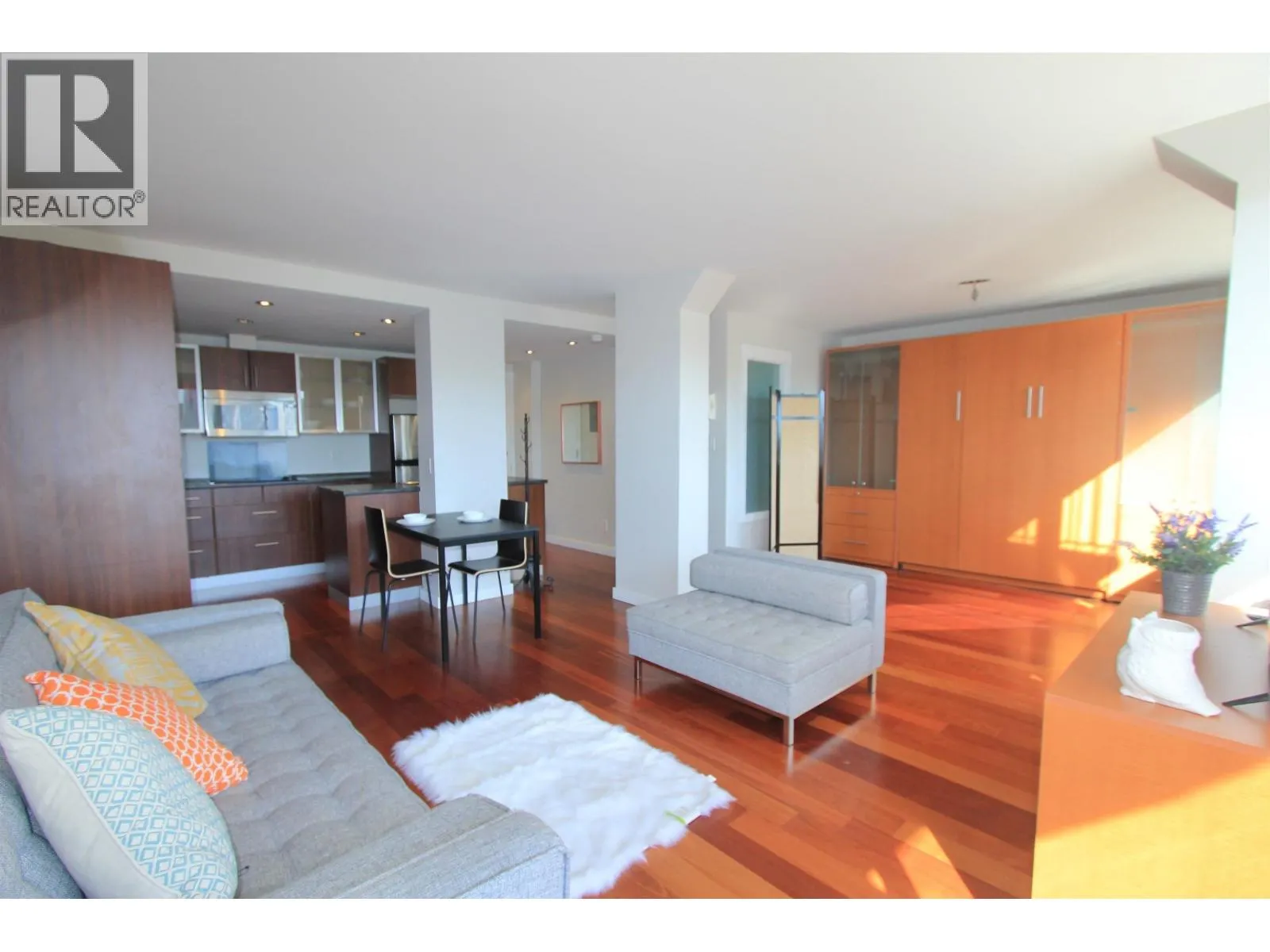 1908 1850 COMOX STREET