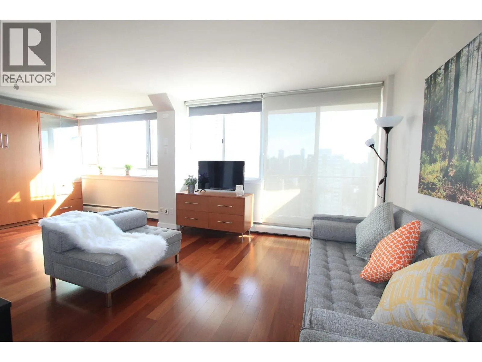 1908 1850 COMOX STREET