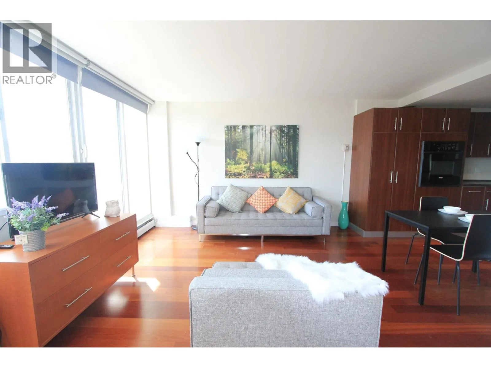 1908 1850 COMOX STREET