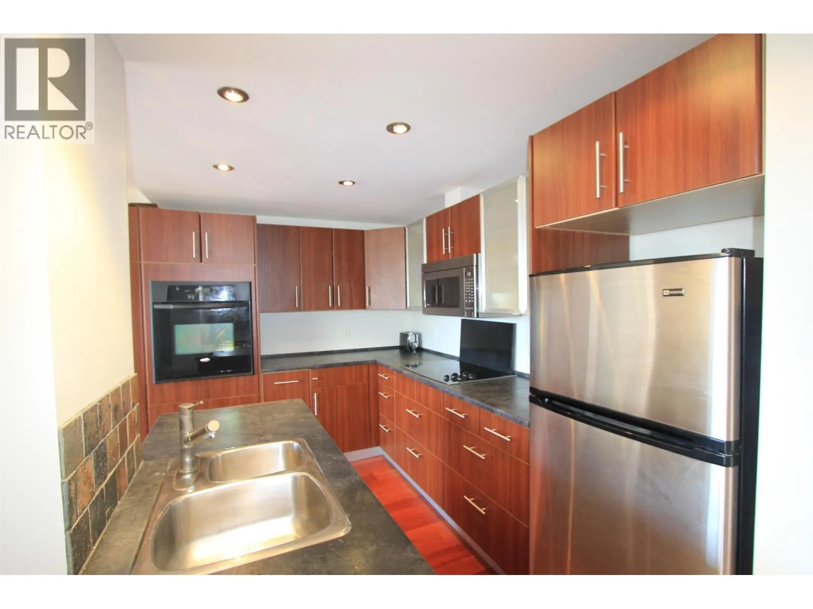 1908 1850 COMOX STREET