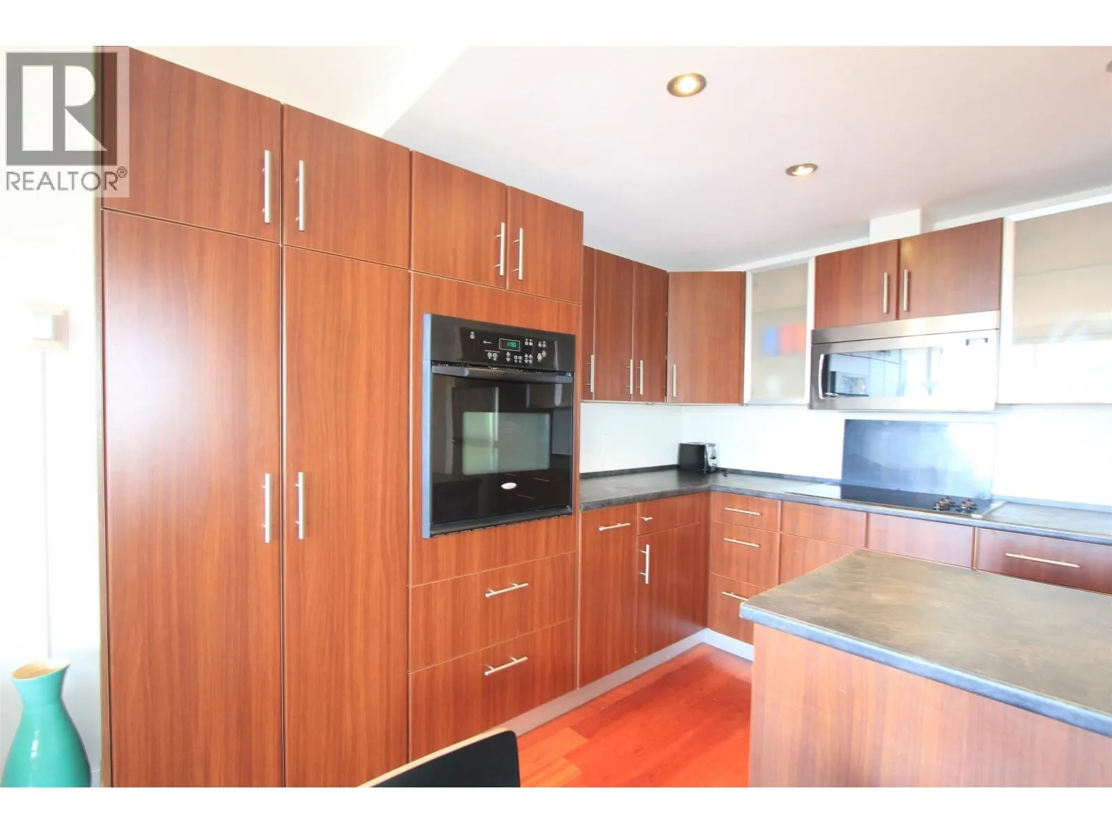 1908 1850 COMOX STREET