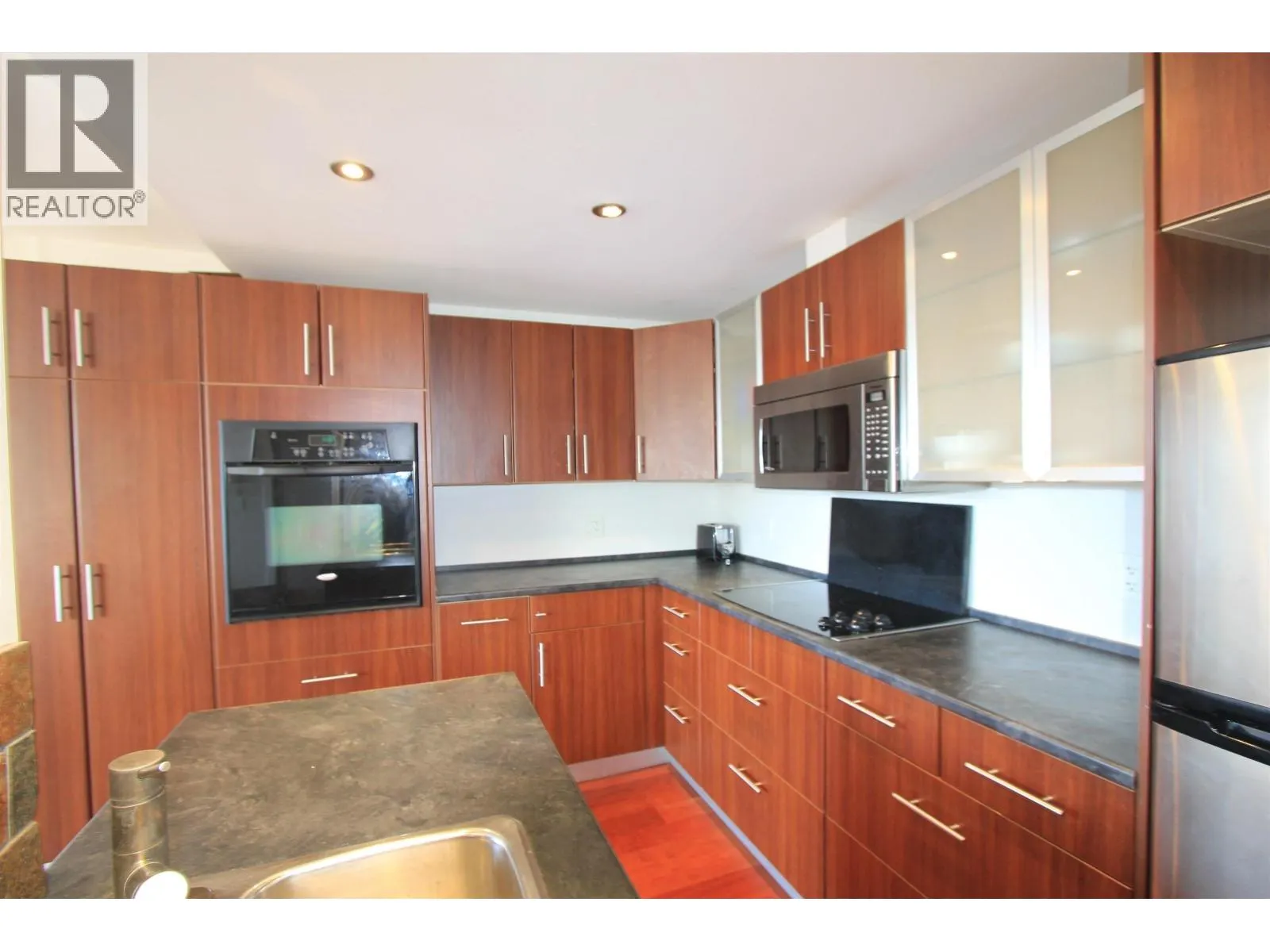 1908 1850 COMOX STREET