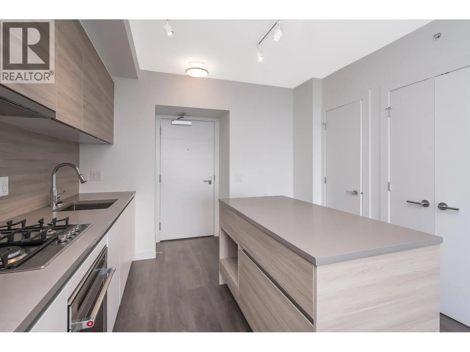 1405 657 WHITING WAY