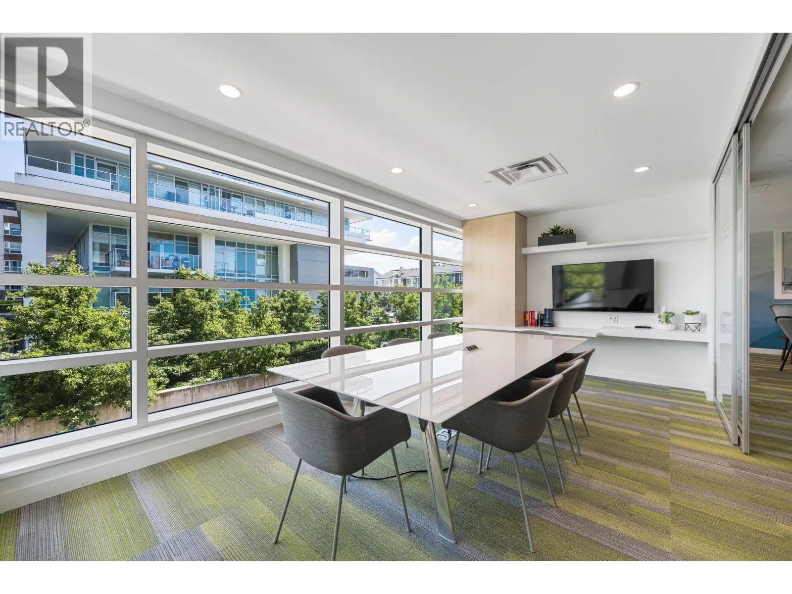 1405 657 WHITING WAY