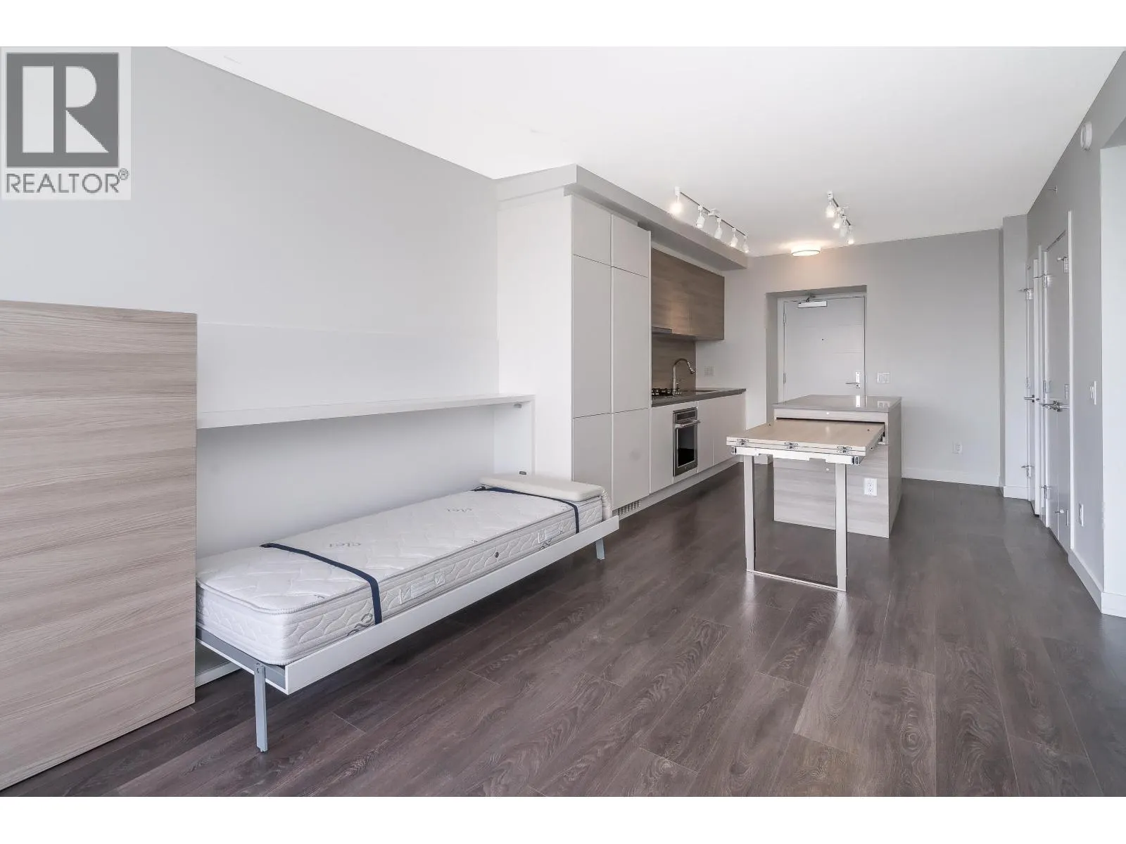 1405 657 WHITING WAY