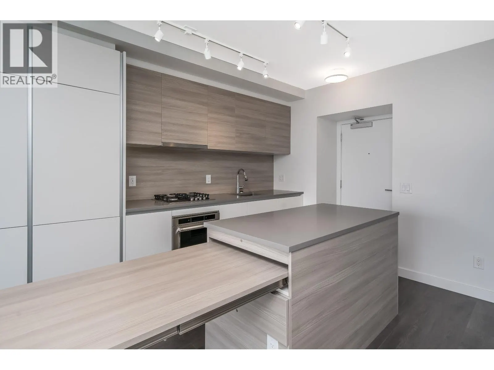 1405 657 WHITING WAY