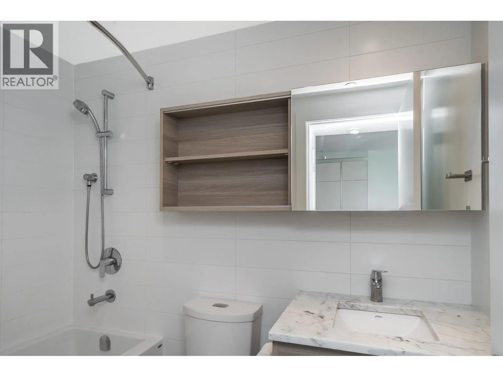 1405 657 WHITING WAY