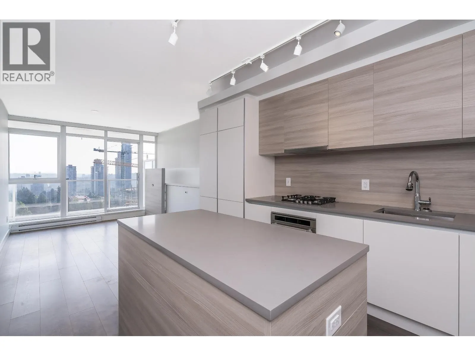 1405 657 WHITING WAY